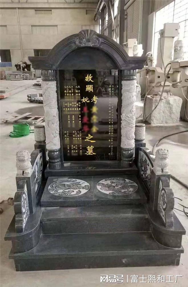 挑选墓碑石材的讲究与情感pg电子首页艺术与缅怀：(图2)