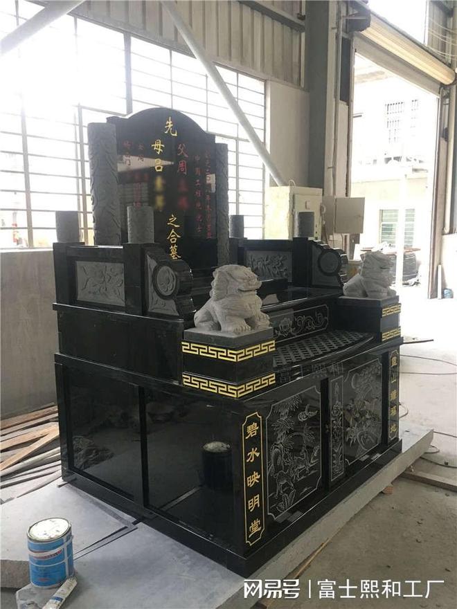 挑选墓碑石材的讲究与情感pg电子首页艺术与缅怀：