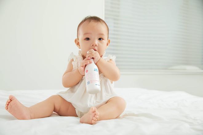 ？华西药学教授研发温和保湿 + 防泛红pg电子免费模拟器宝宝身体乳什么牌子好(图2)